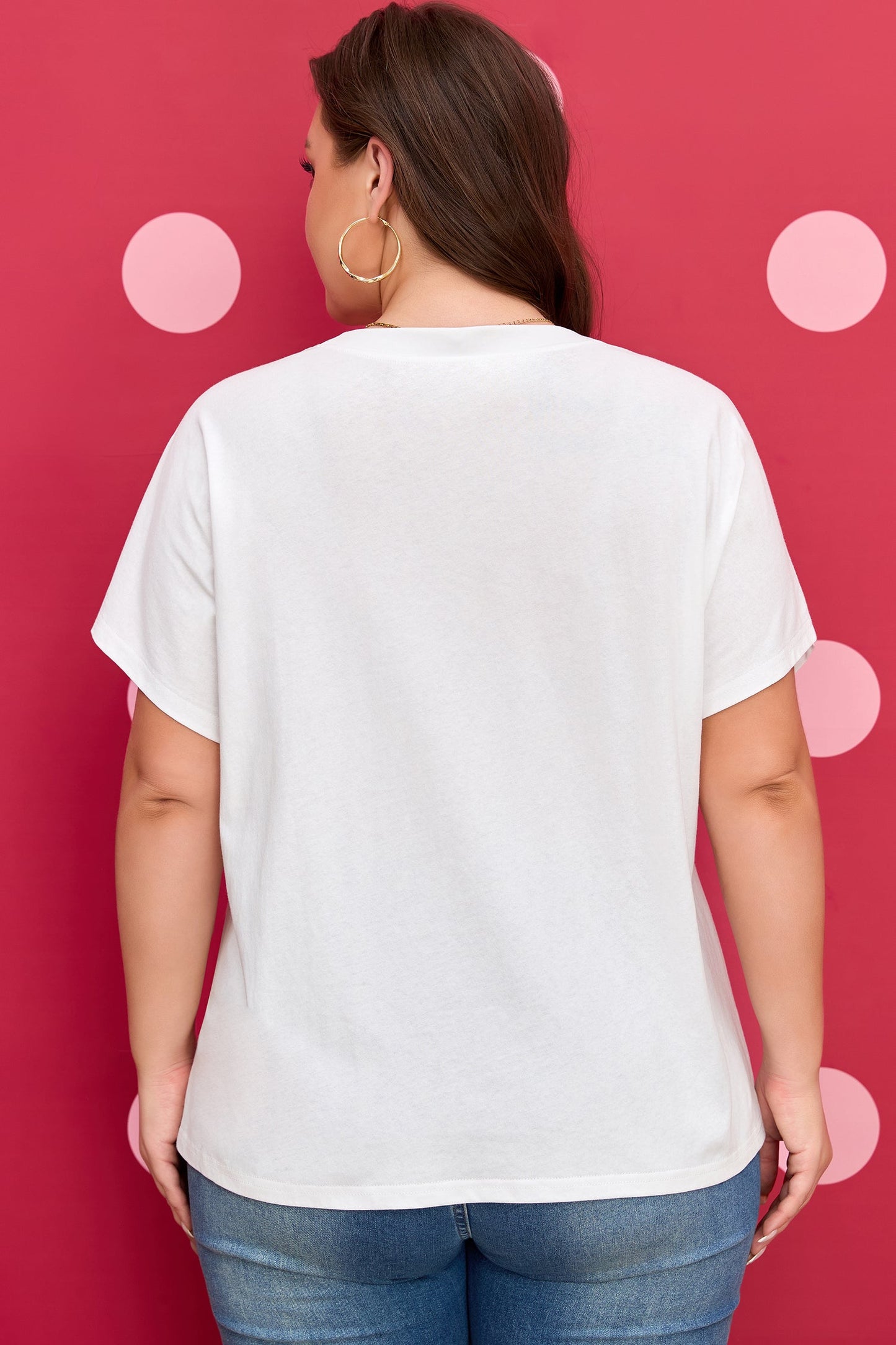 White plus size casual T-shirt with leopard bow embroidered patch and relaxed fit