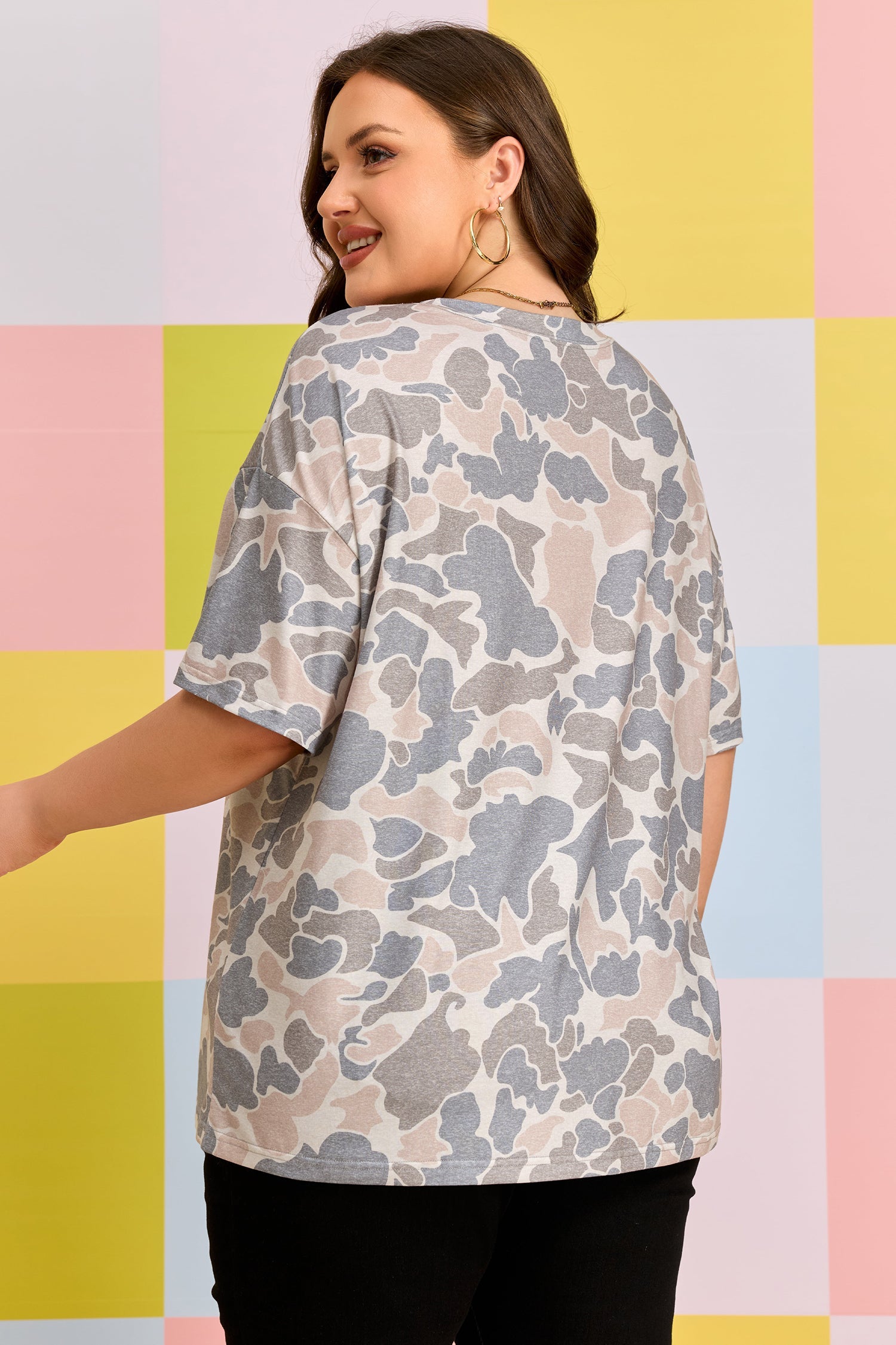 Plus size multicolour retro camouflage print t-shirt with round neck and short sleeves