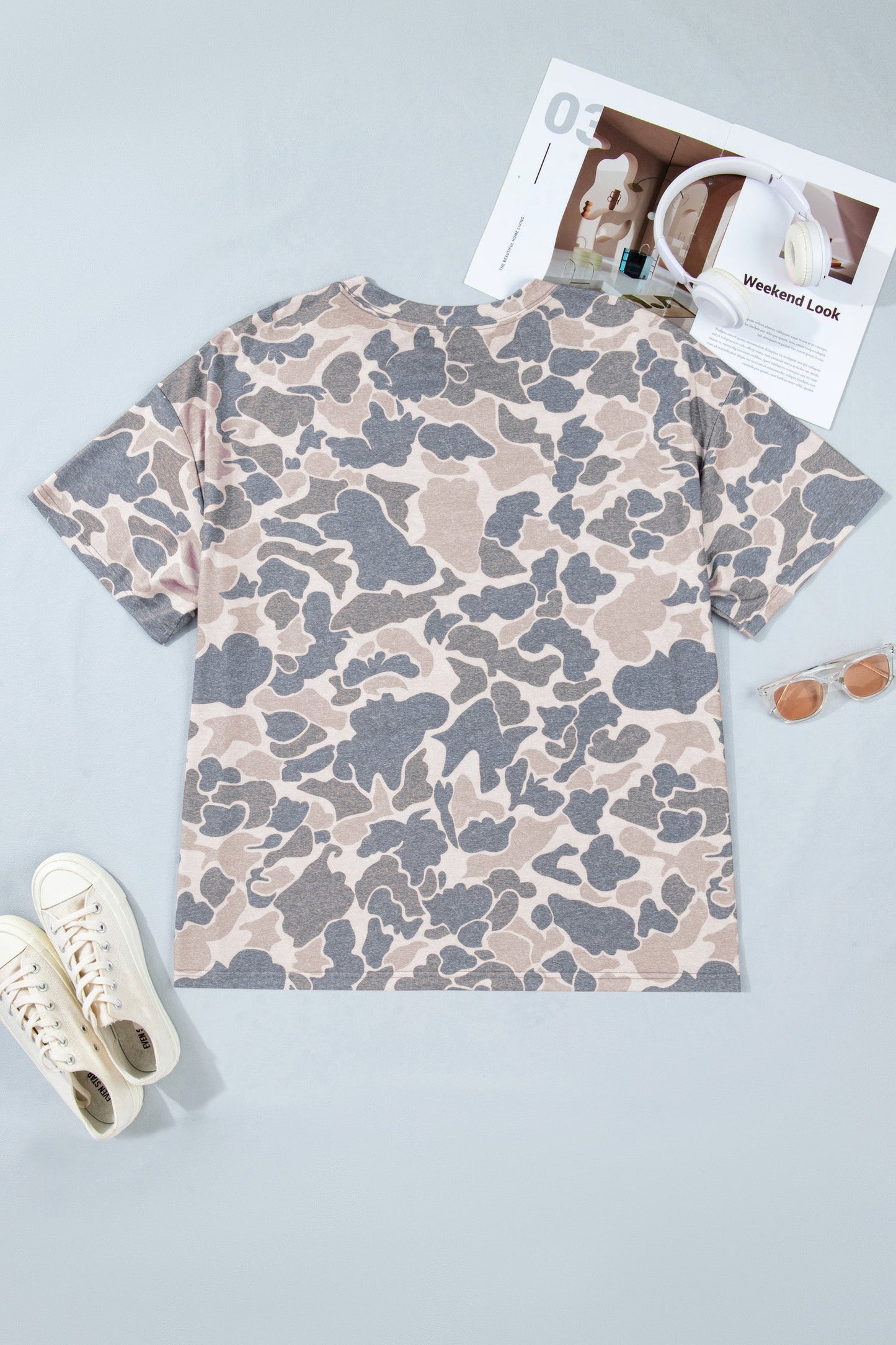 Plus size t-shirt with multicolour retro camouflage print, round neck and short sleeves