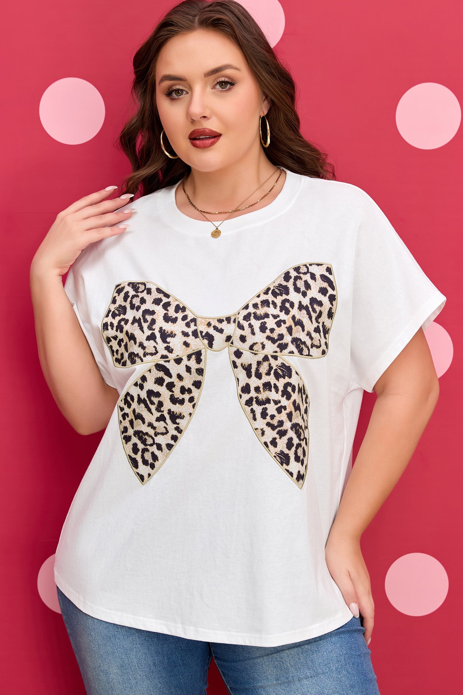 White plus size casual T-shirt with leopard bow embroidered patch and relaxed fit