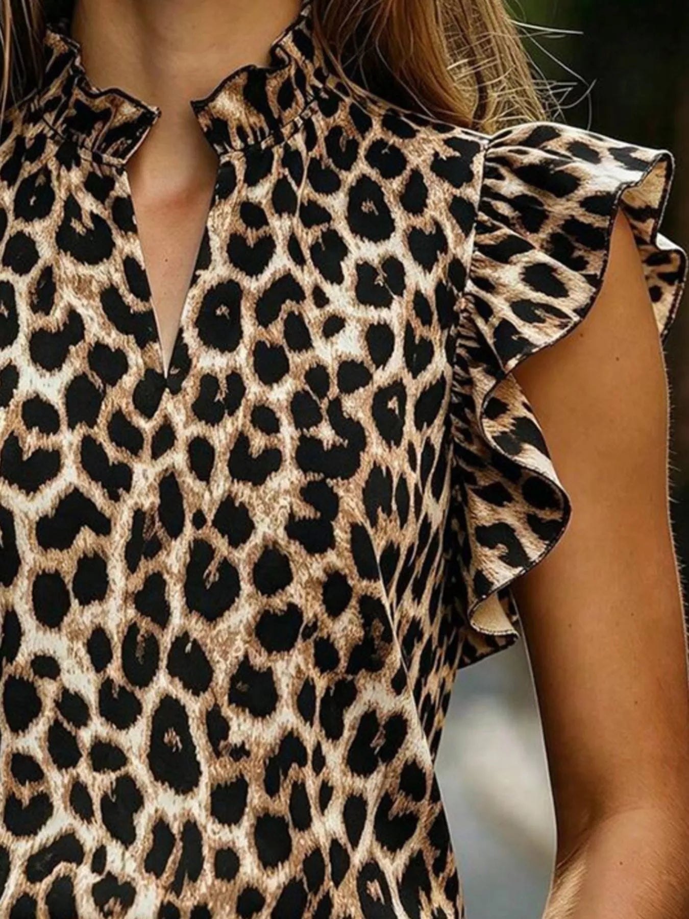 Printed ruffle sleeve blouse in polyester with no stretch and machine washable fabric